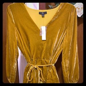 Faux-wrap top in Draper Velvet